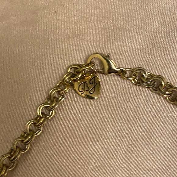 Betsey Johnson long rosette dangle statement necklace with 5 pendants. - Picture 3 of 8